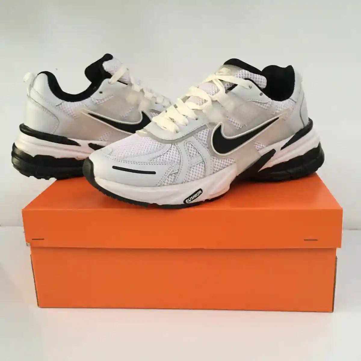 کتونی نایک  NIKE v2k سفید مشکی کد 197